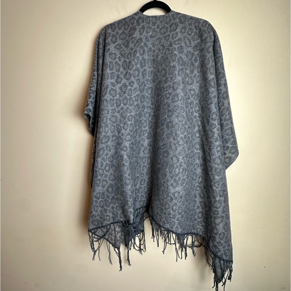 Woolrich Leopard Animal Print Shawl Poncho Open Front Blanket Wrap One Size - Picture 6 of 11